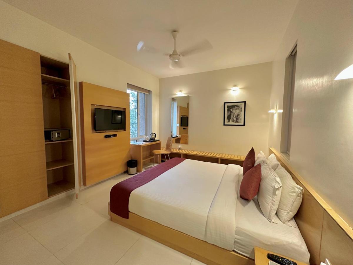 Quality Inn Patria Suites, Rajkot Extérieur photo