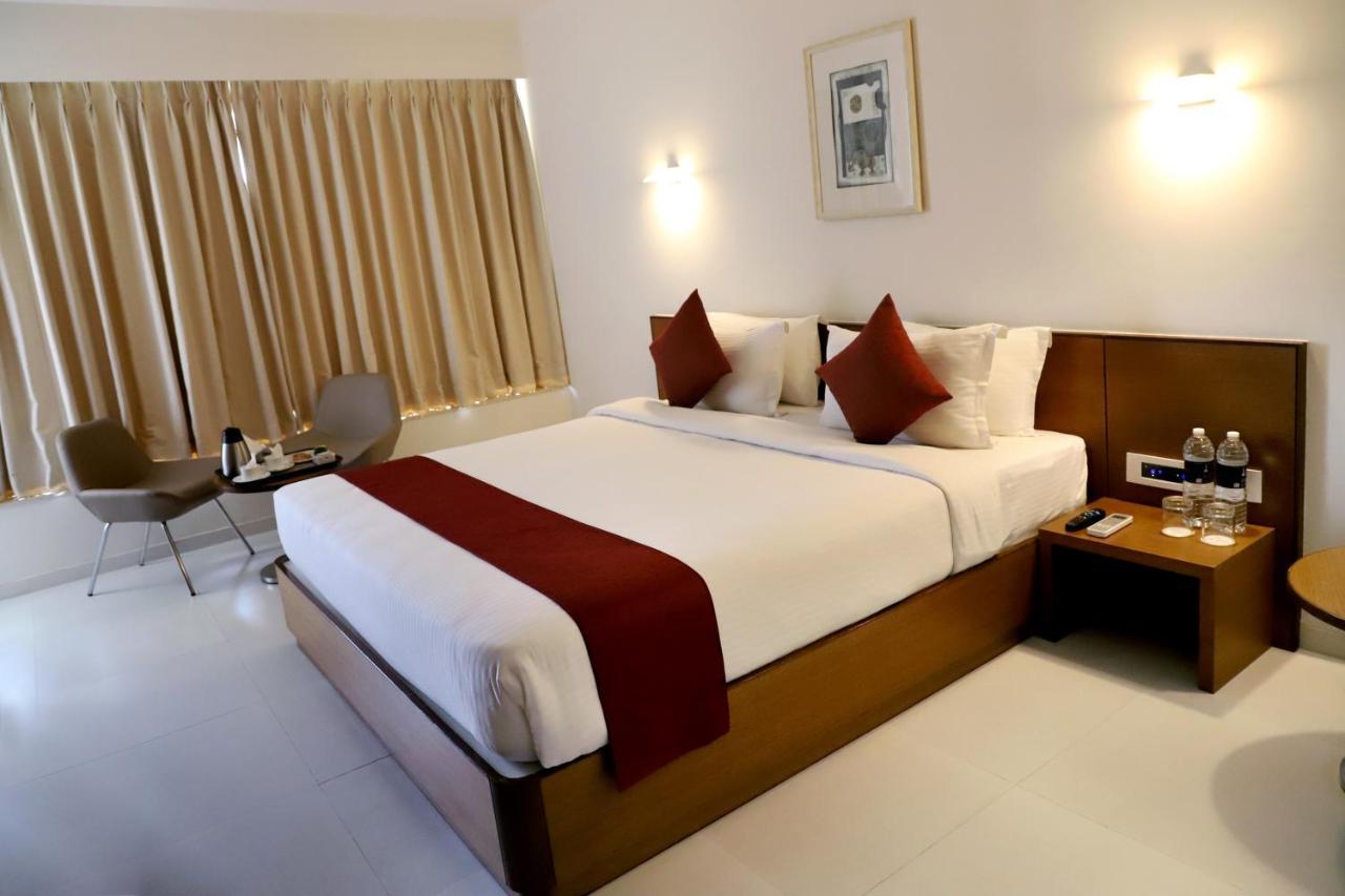 Quality Inn Patria Suites, Rajkot Extérieur photo