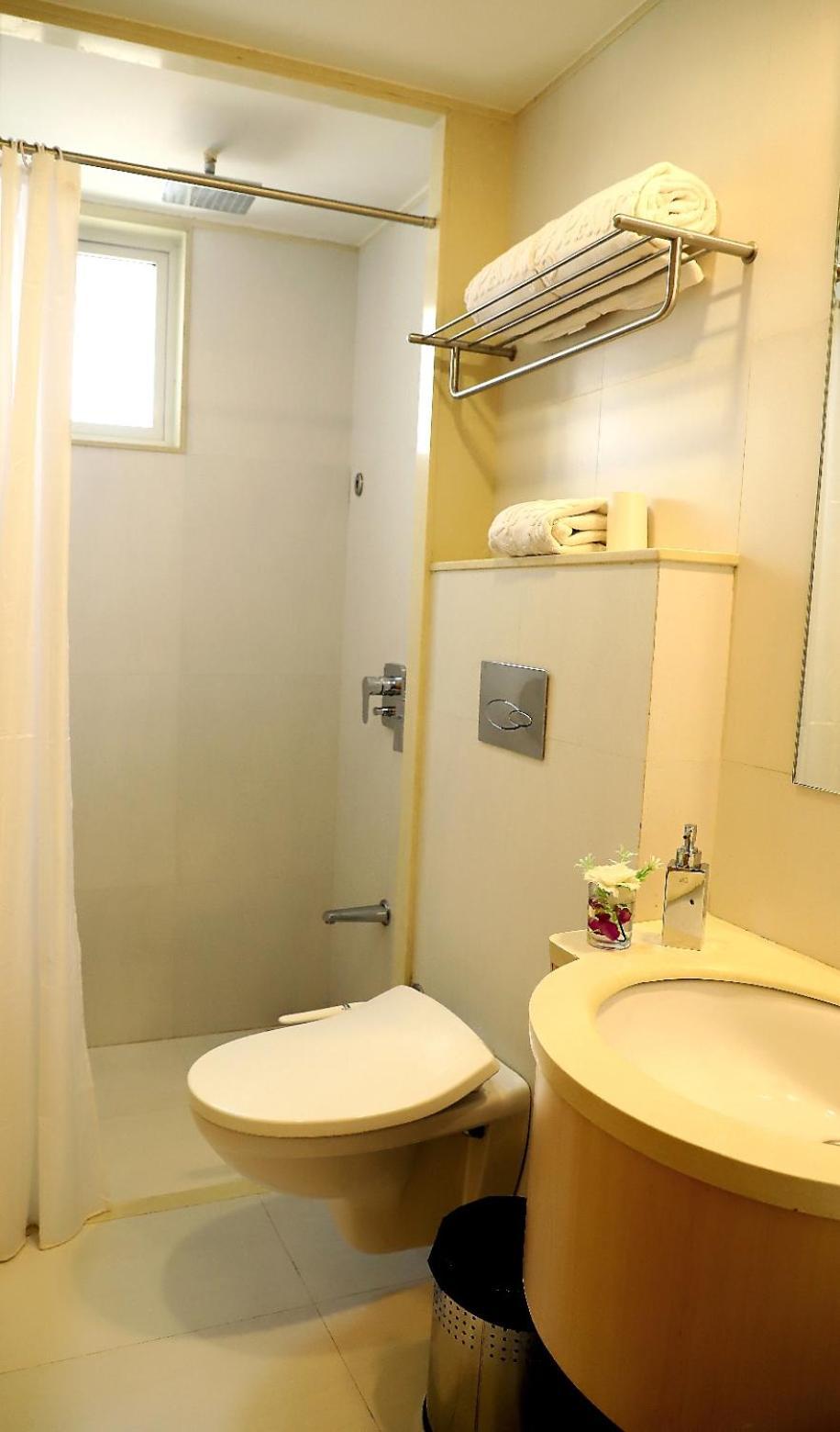 Quality Inn Patria Suites, Rajkot Extérieur photo