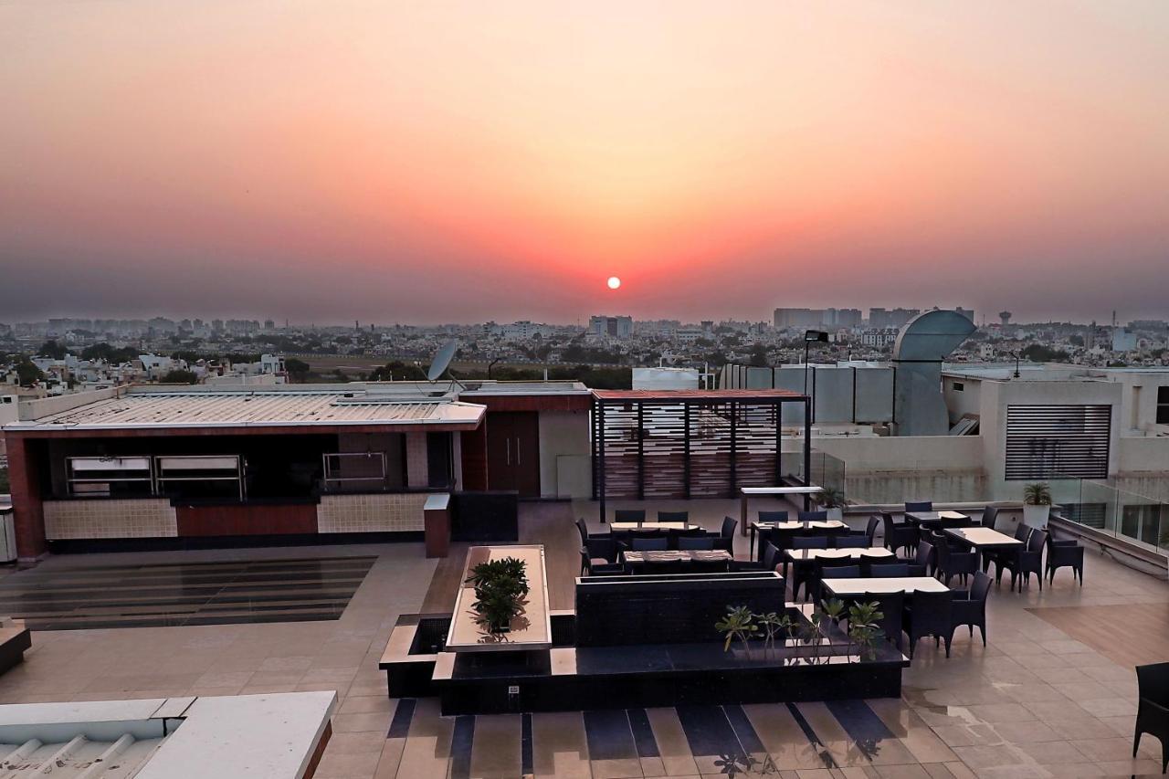 Quality Inn Patria Suites, Rajkot Extérieur photo
