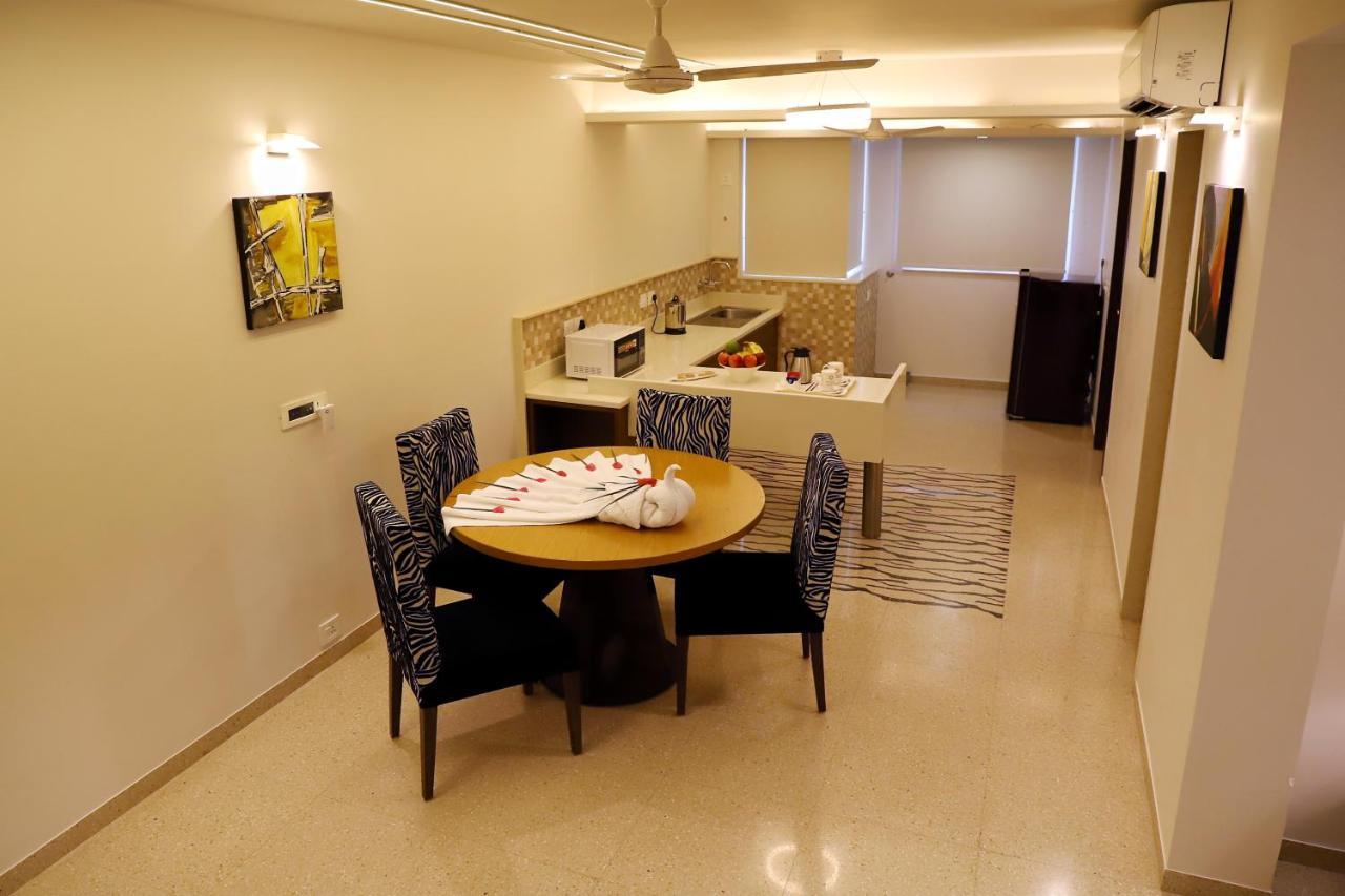 Quality Inn Patria Suites, Rajkot Extérieur photo