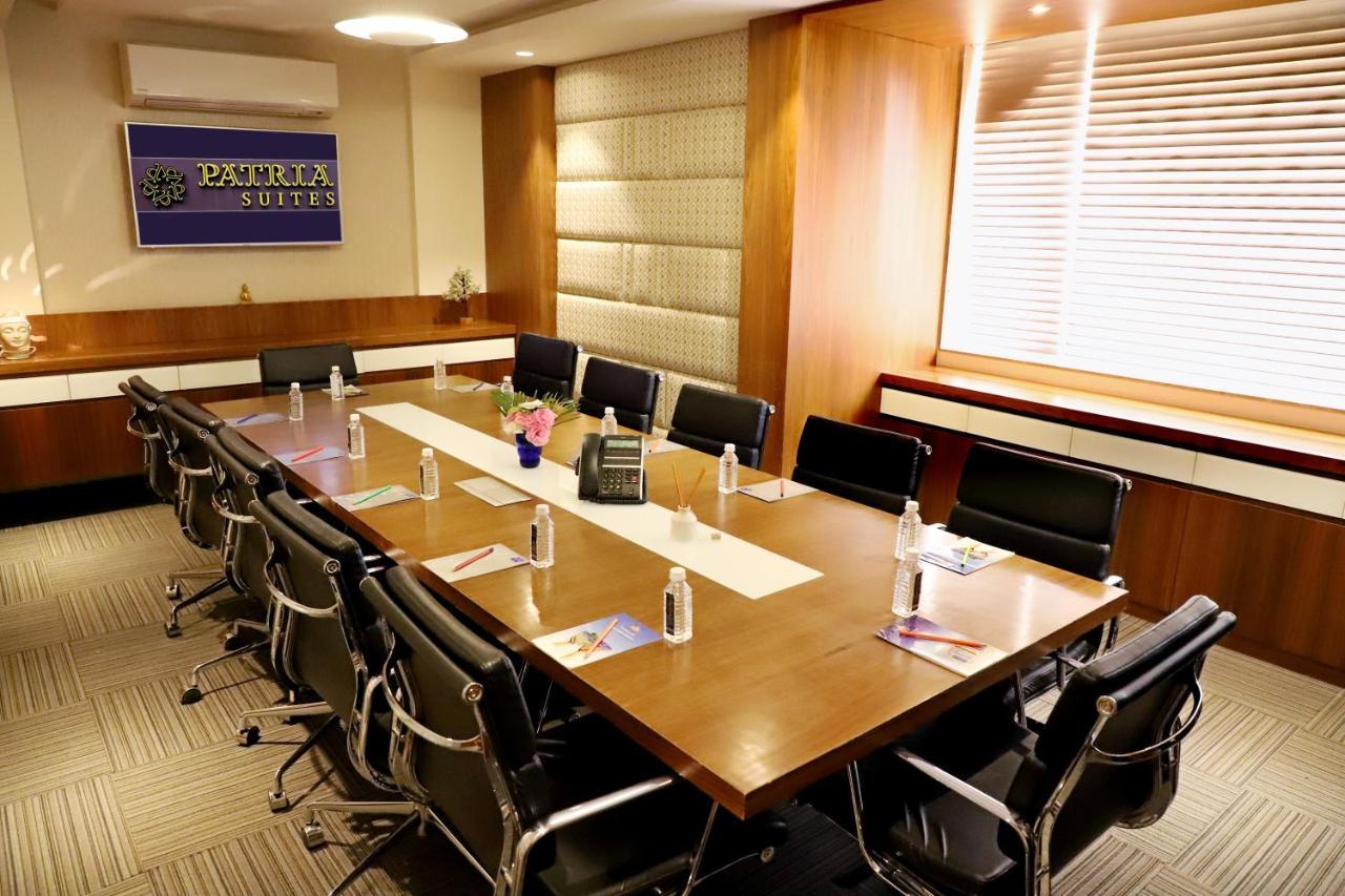 Quality Inn Patria Suites, Rajkot Extérieur photo