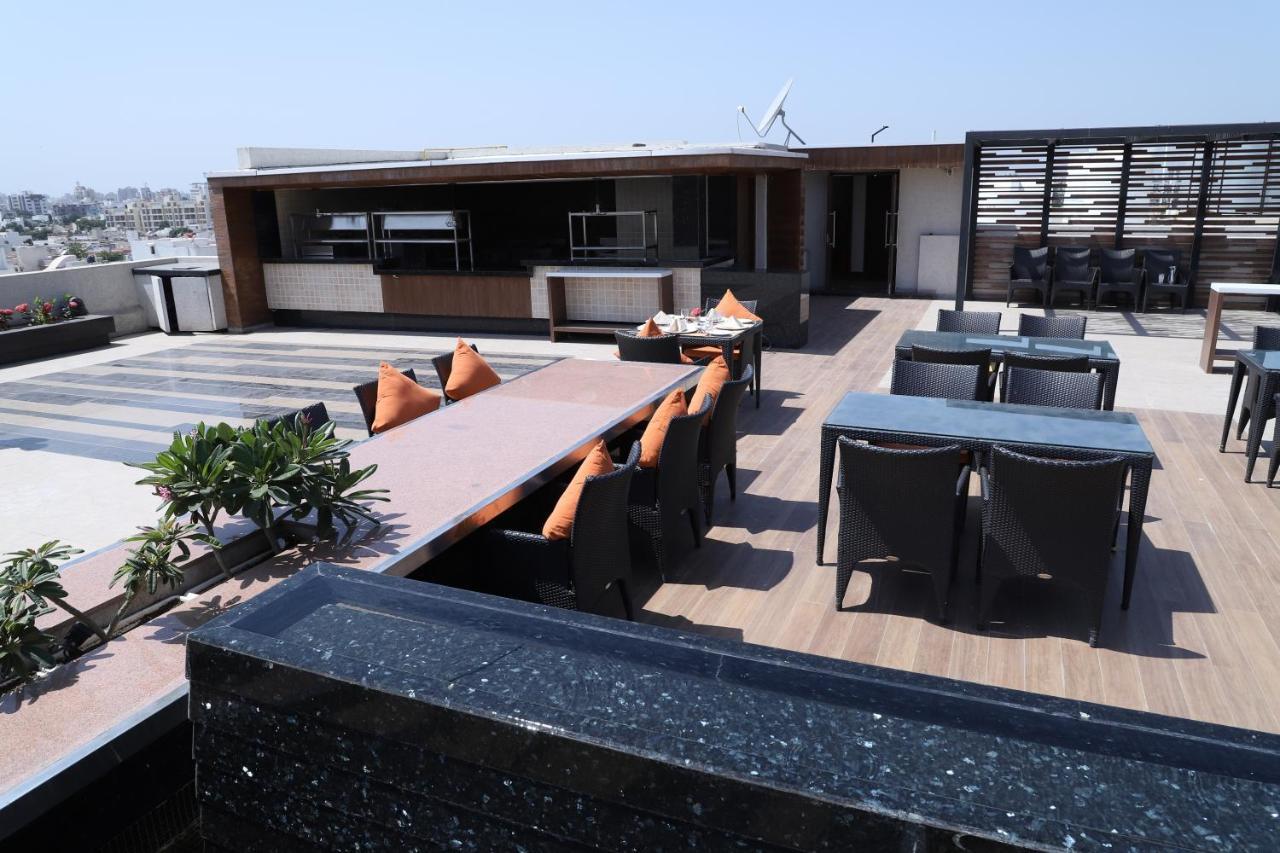 Quality Inn Patria Suites, Rajkot Extérieur photo