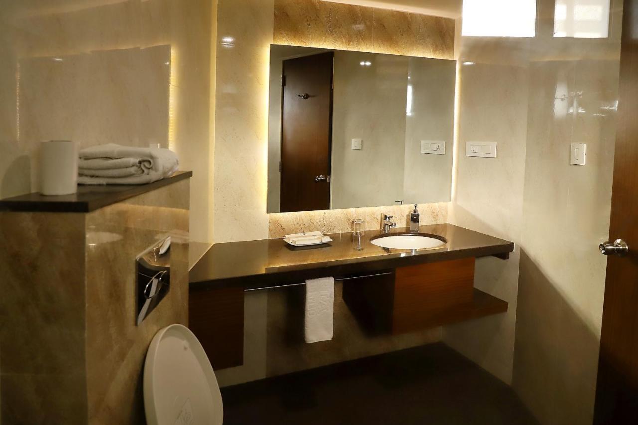 Quality Inn Patria Suites, Rajkot Extérieur photo