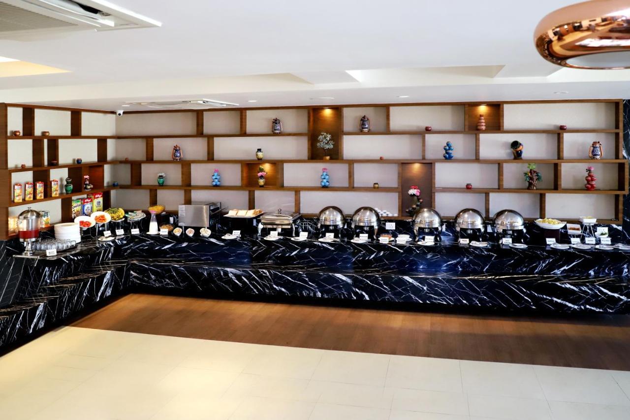 Quality Inn Patria Suites, Rajkot Extérieur photo